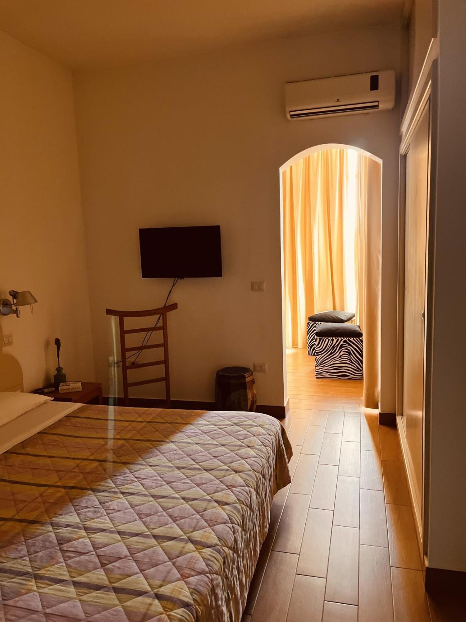 B&B Ebo' Ольбия Экстерьер фото